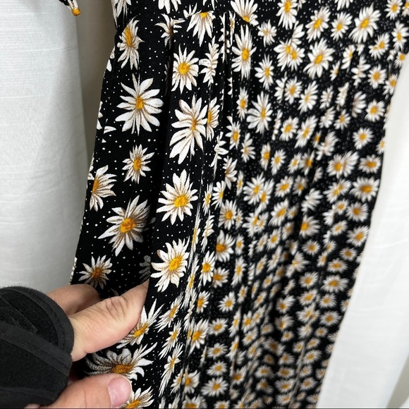 Sugar Lips daisy print jumpsuit - Picture 9 of 12